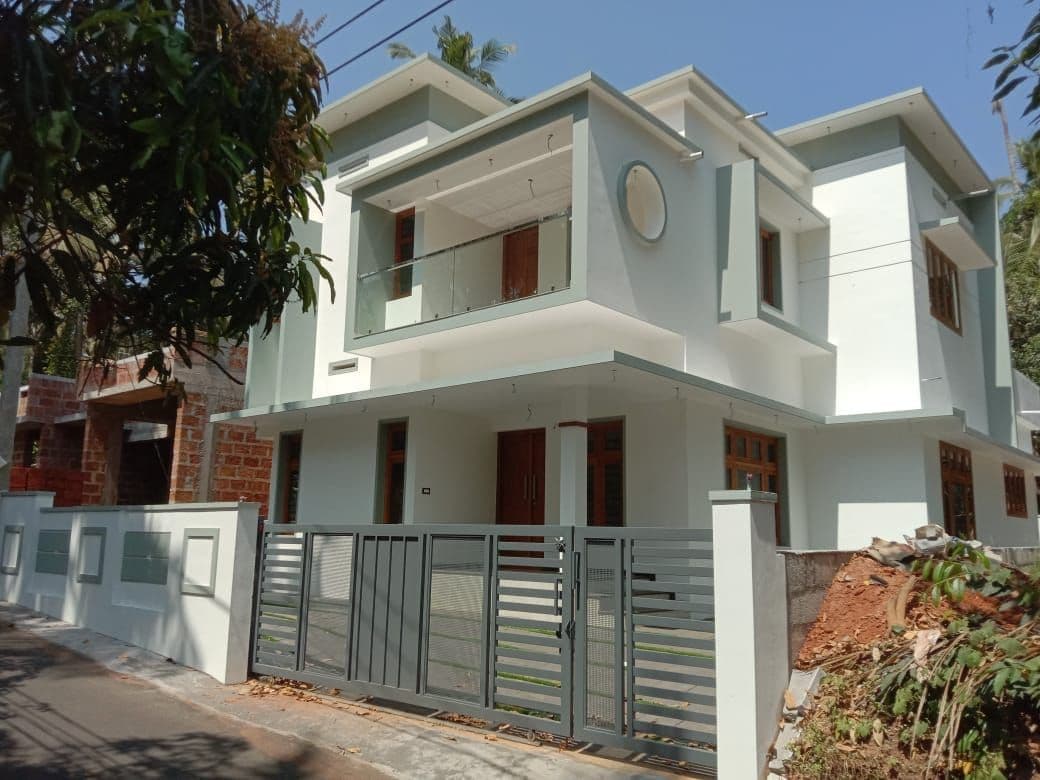 4BHK  Independent House Villa  in  Vellimadukunnu