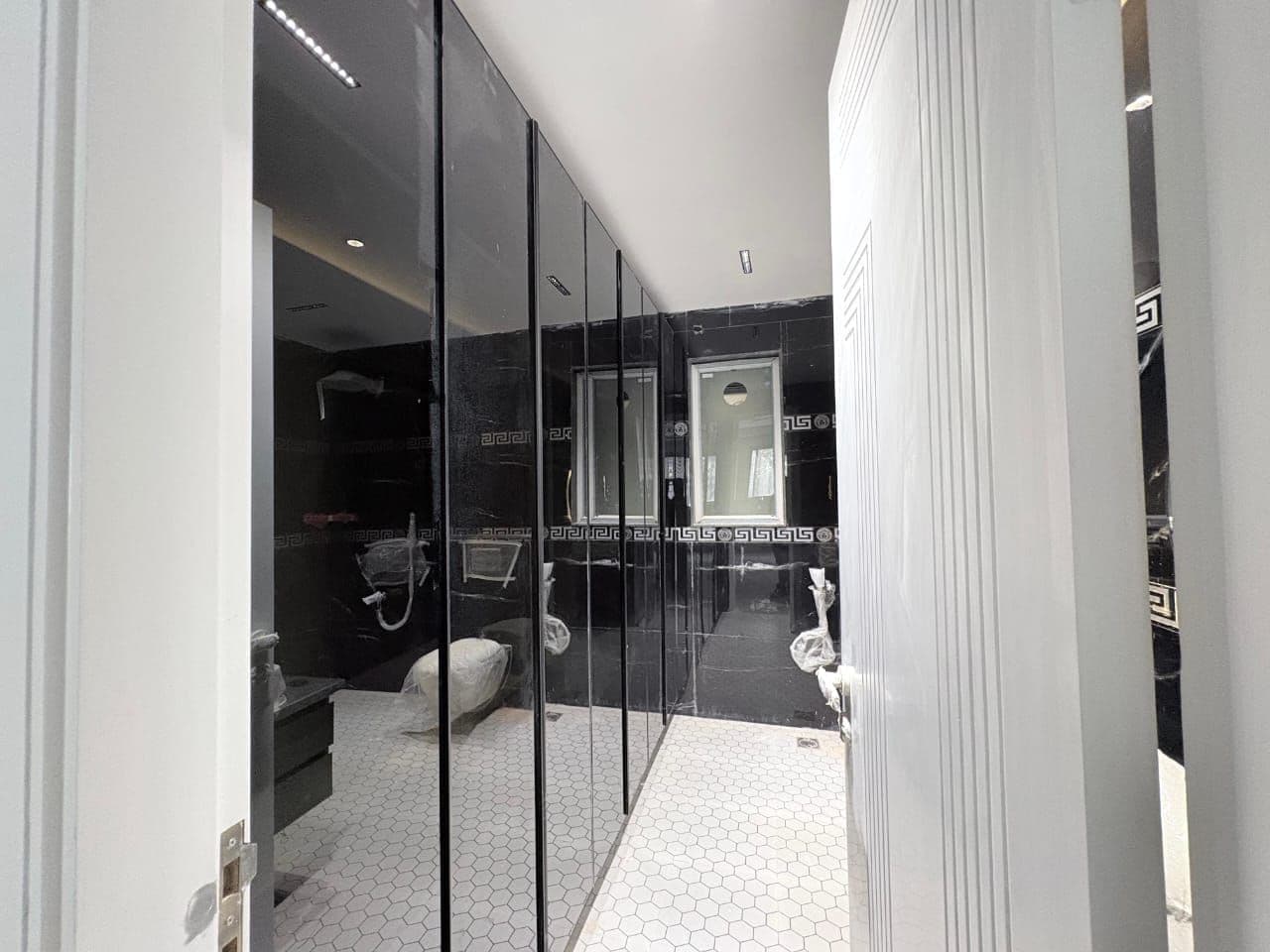 3BHK Residential for Sale in Sector 44, Gurugram, Haryana, gurgaon | 66 Cents